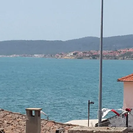 Antikhan Konukevi Ayvalı