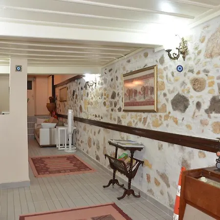 Antikhan Konukevi Ayvalı